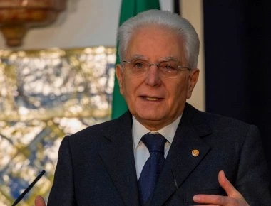 Οι Ιταλοί «καθαιρούν» τον πρόεδρό τους Σ.Ματαρέλα λόγω του πραξικοπήματος: Κατεβάζουν και καίνε τα πορτραίτα του